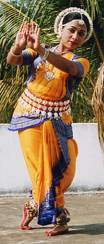 Танцовщица Одисси в традиционном танцевальном костюме